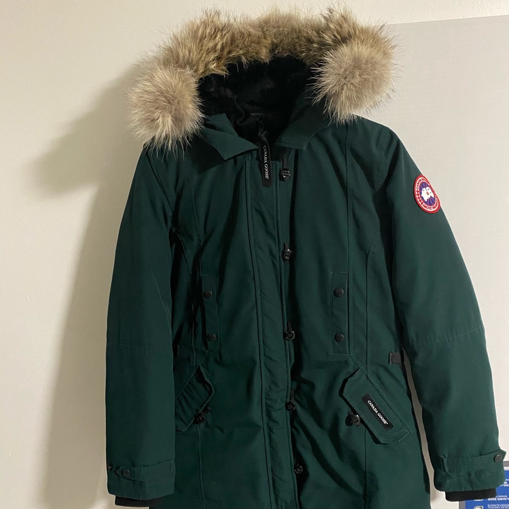 Canada Goose women kensington down parka size: Medium